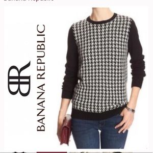Banana Republic Black & White Houndstooth Sweater